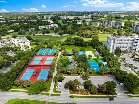 3850 Oaks Clubhouse Drive Pompano Beach FL 33069