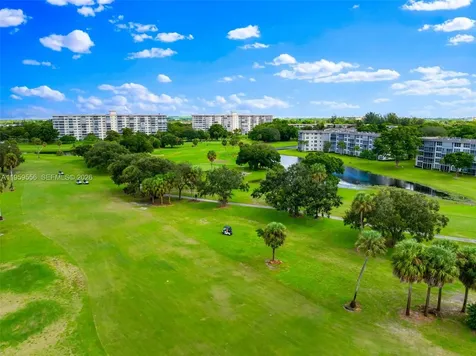 3850 Oaks Clubhouse Drive Pompano Beach FL 33069