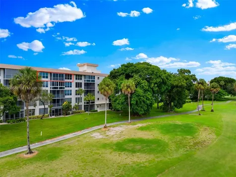 3850 Oaks Clubhouse Drive Pompano Beach FL 33069