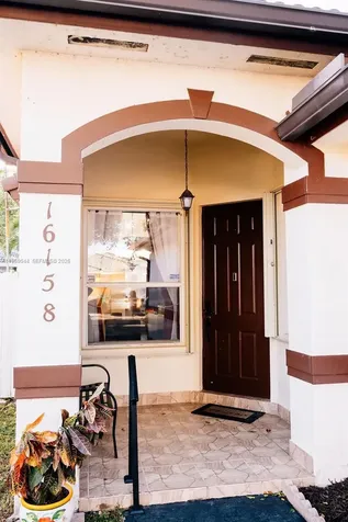 16158 SW 68th Terrace Miami FL 33193