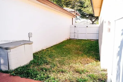 16158 SW 68th Terrace Miami FL 33193