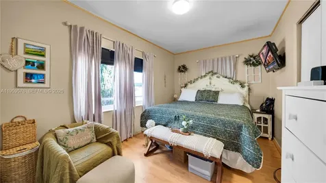 360 W 55th Street Hialeah FL 33012