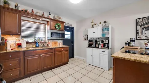 360 W 55th Street Hialeah FL 33012