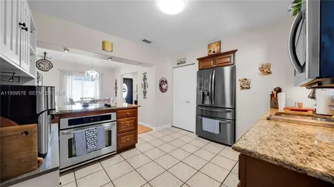 360 W 55th Street Hialeah FL 33012