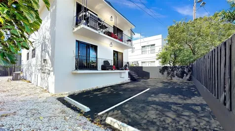 329 SW 9th Avenue Miami FL 33130