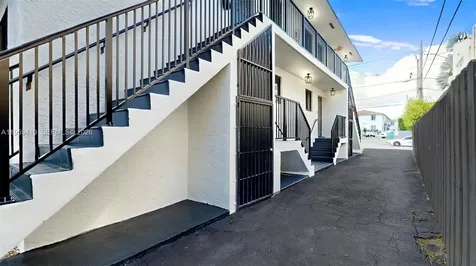 329 SW 9th Avenue Miami FL 33130