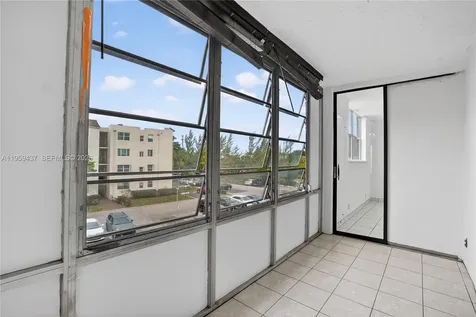 2821 Somerset Drive Lauderdale Lakes FL 33311