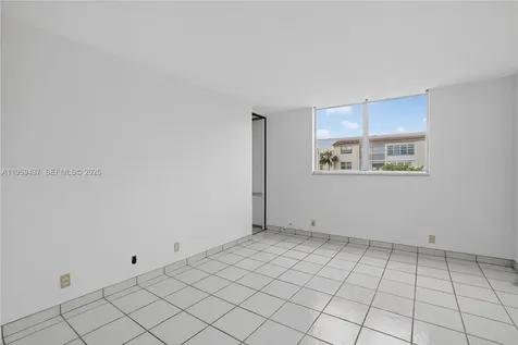 2821 Somerset Drive Lauderdale Lakes FL 33311
