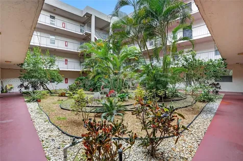 2821 Somerset Drive Lauderdale Lakes FL 33311