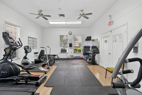 2821 Somerset Drive Lauderdale Lakes FL 33311