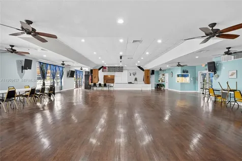 2821 Somerset Drive Lauderdale Lakes FL 33311