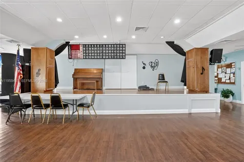 2821 Somerset Drive Lauderdale Lakes FL 33311