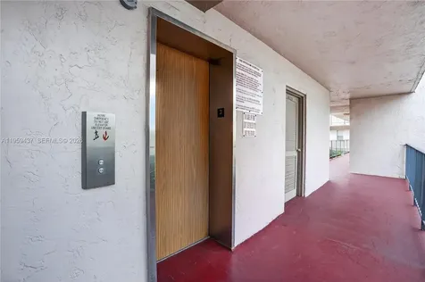 2821 Somerset Drive Lauderdale Lakes FL 33311