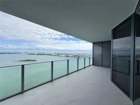 700 NE 24 Miami FL 33137