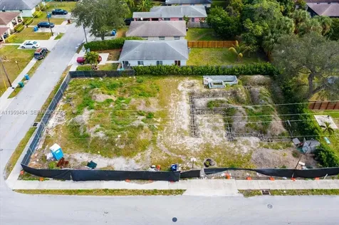 3250 NE 3rd Avenue Oakland Park FL 33334