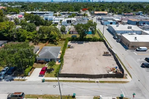 3250 NE 3rd Avenue Oakland Park FL 33334