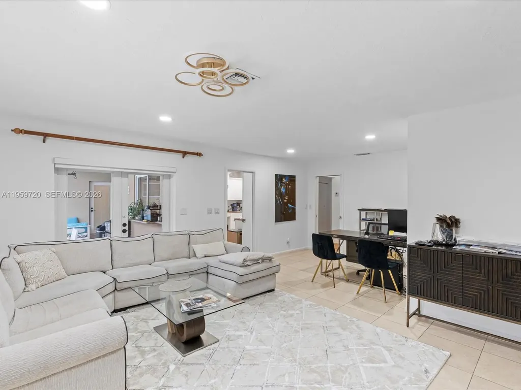 1113 N 46th Terrace Hollywood FL 33021