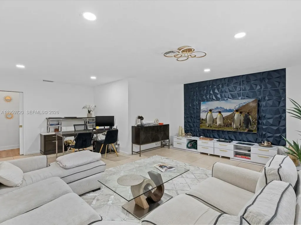 1113 N 46th Terrace Hollywood FL 33021