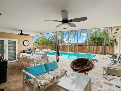 1113 N 46th Terrace Hollywood FL 33021