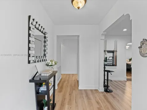 1113 N 46th Terrace Hollywood FL 33021