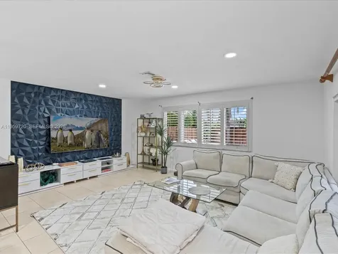 1113 N 46th Terrace Hollywood FL 33021