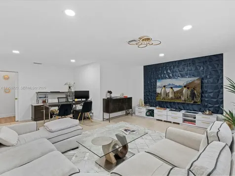 1113 N 46th Terrace Hollywood FL 33021
