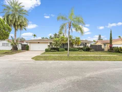 1113 N 46th Terrace Hollywood FL 33021