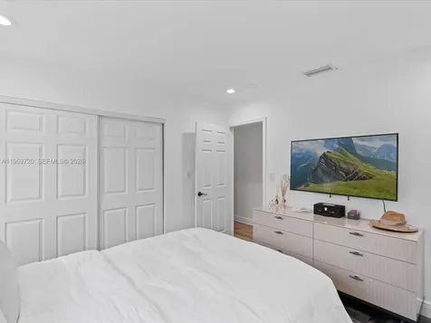 1113 N 46th Terrace Hollywood FL 33021