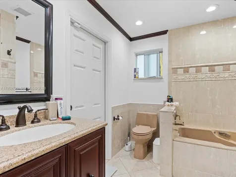1113 N 46th Terrace Hollywood FL 33021