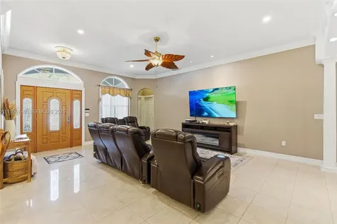 2570 SE 4th Place Homestead FL 33033