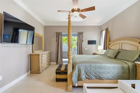 2570 SE 4th Place Homestead FL 33033