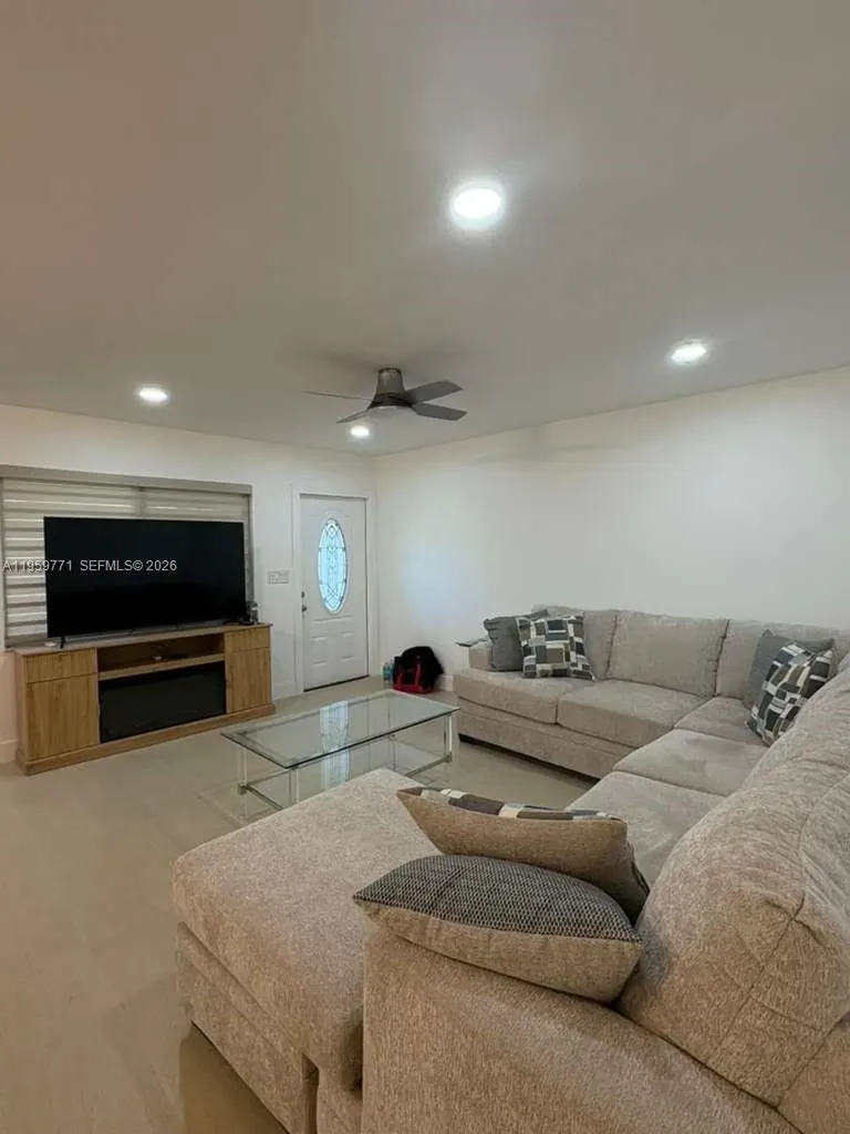 5300 Washington Street Hollywood FL 33021