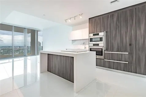 851 NE 1st Avenue Miami FL 33132