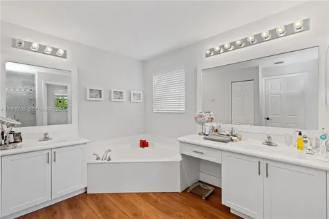 1095 Chenille Circle Weston FL 33327
