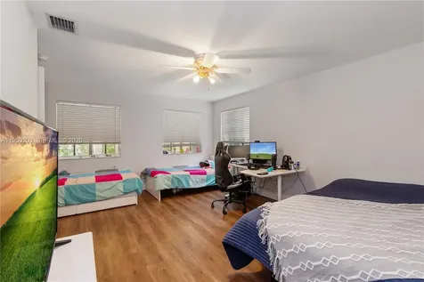 1095 Chenille Circle Weston FL 33327