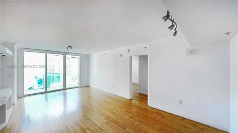 31 SE 5th Street Miami FL 33131