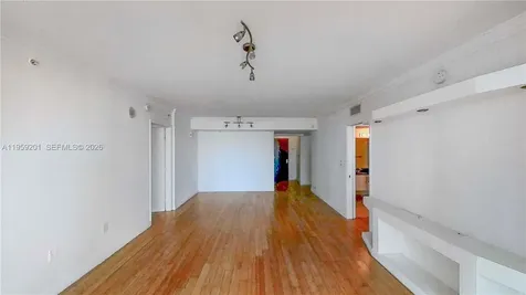 31 SE 5th Street Miami FL 33131