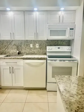 19055 NW 62nd Avenue Hialeah FL 33015