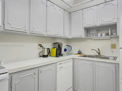 3113 S Ocean Drive Hallandale Beach FL 33009