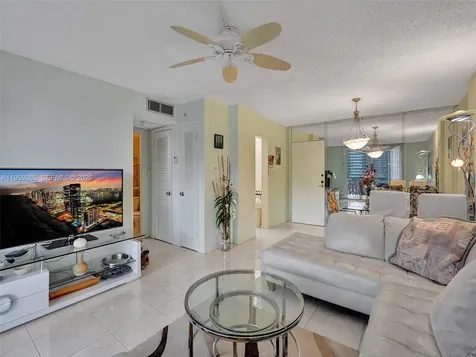 3113 S Ocean Drive Hallandale Beach FL 33009