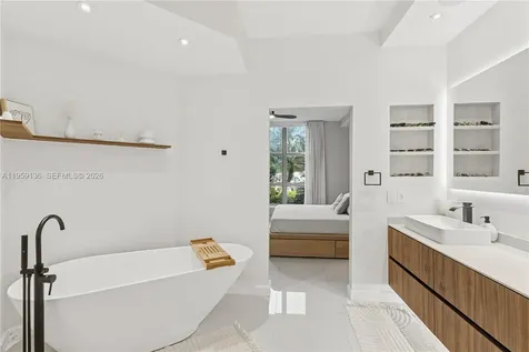 3500 Mystic Pointe Drive Aventura FL 33180