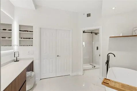 3500 Mystic Pointe Drive Aventura FL 33180