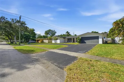 861 N Bel Air Drive Plantation FL 33317