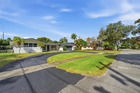861 N Bel Air Drive Plantation FL 33317