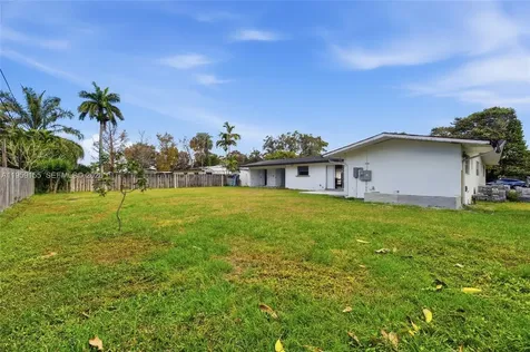 861 N Bel Air Drive Plantation FL 33317