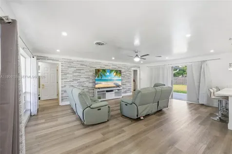 861 N Bel Air Drive Plantation FL 33317