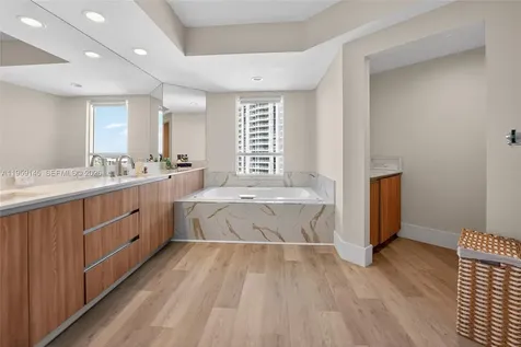21050 Point Place Aventura FL 33180