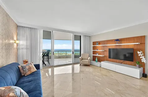 21050 Point Place Aventura FL 33180