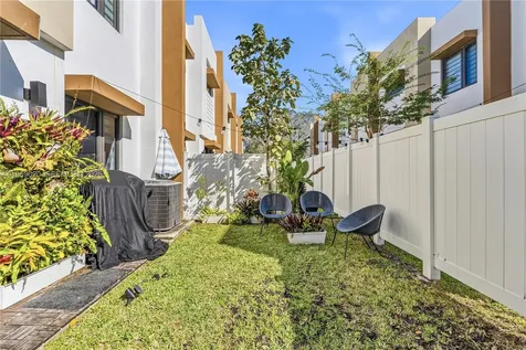 4150 N Oak Place Dania Beach FL 33314
