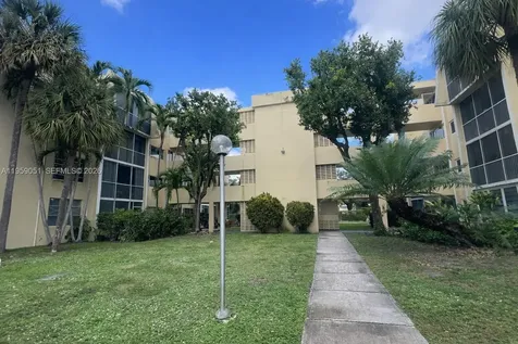 942 NE 199th Street Miami FL 33179